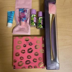 Tarte bundle!! Ft. NIB leave your mark palette!